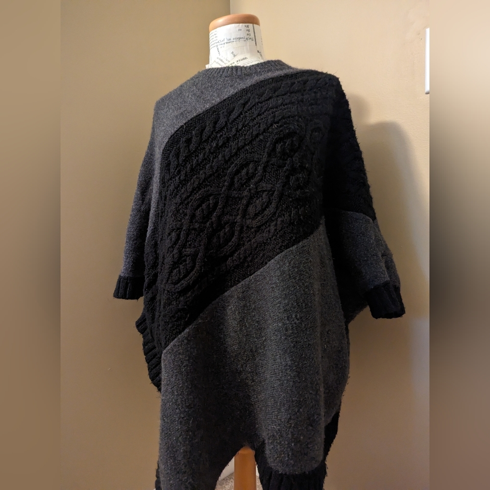 Simply Vera VeraWang Grey Black Cable Knit Pullover Dolman Sleeve SweaterPoncho